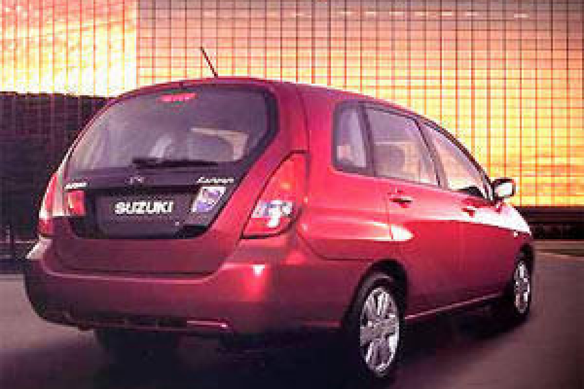 Бампер передний suzuki liana