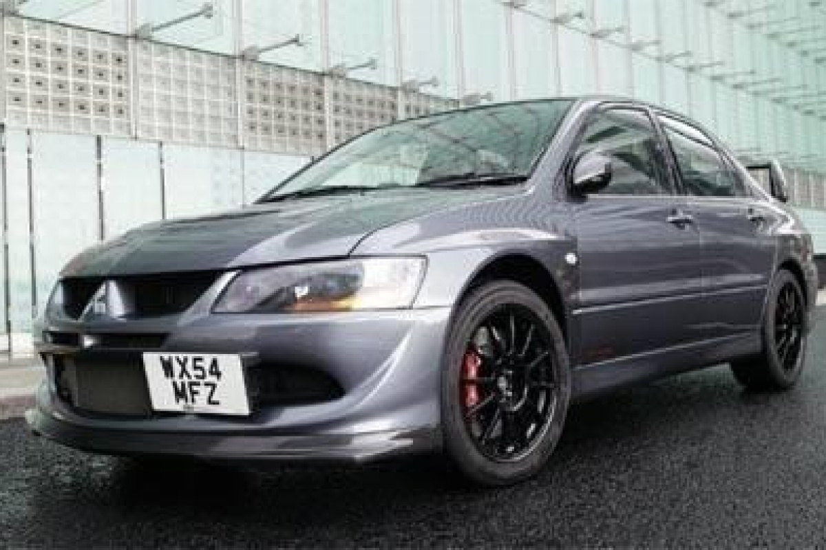 Mitsubishi Lancer Evolution VII MR FQ-400