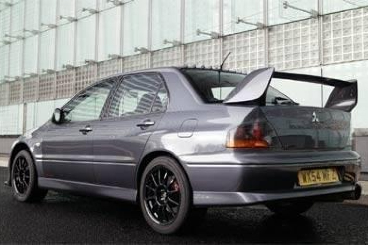 Mitsubishi Lancer Evolution VII MR FQ-400