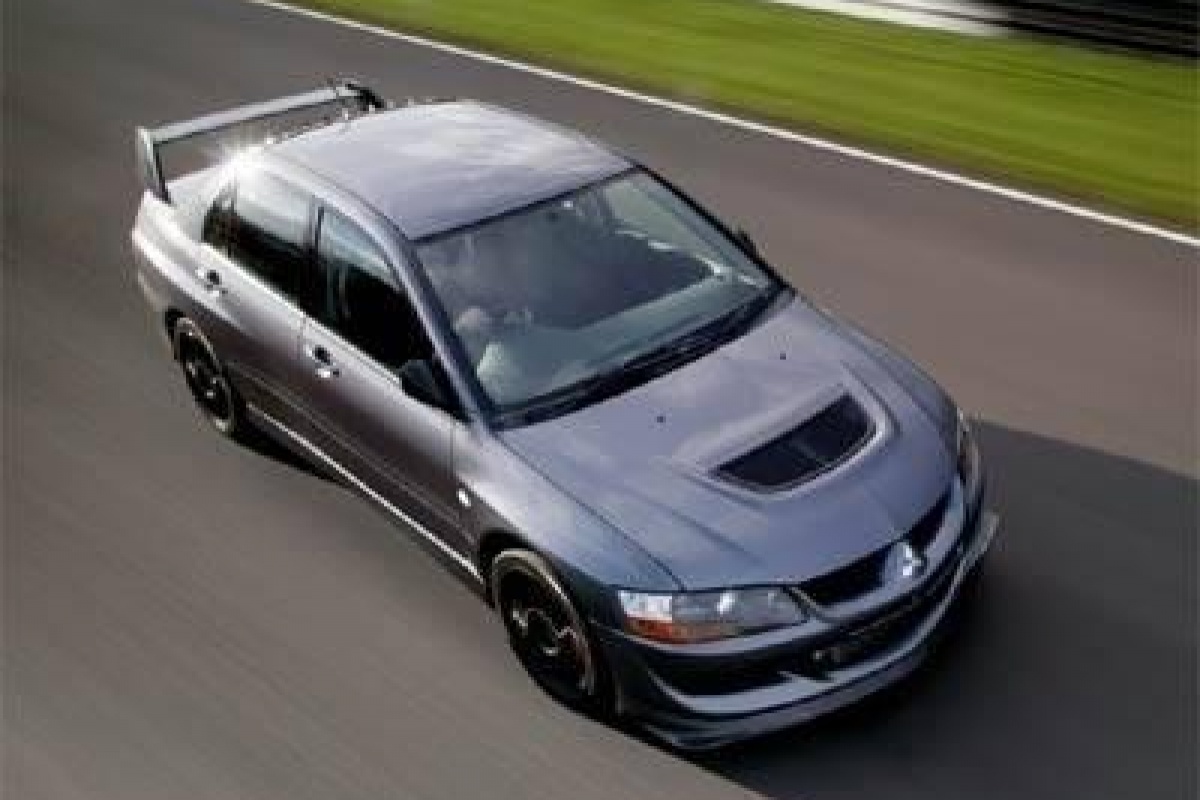 Mitsubishi Lancer Evolution VII MR FQ-400