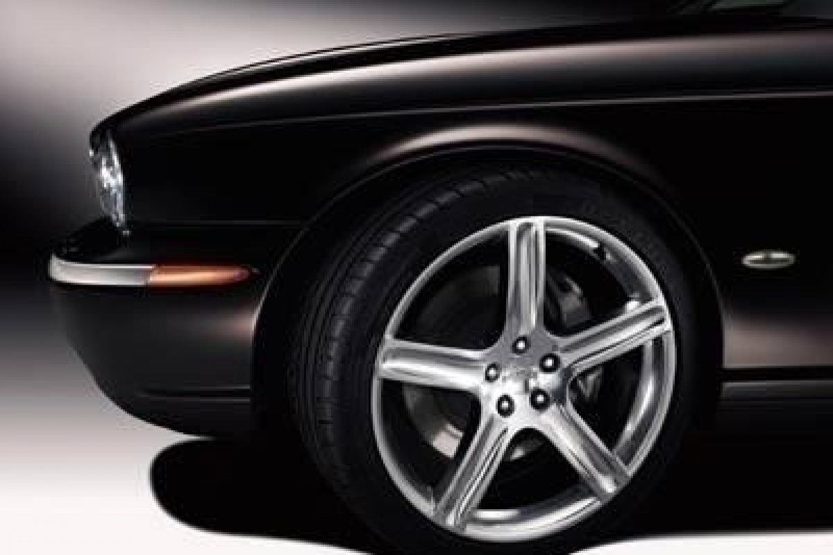 Jaguar XJ Super V8 Portfolio