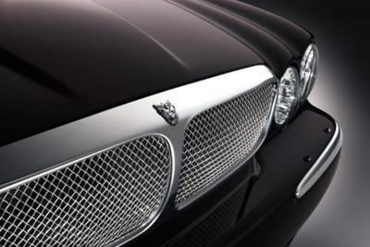 Jaguar XJ Super V8 Portfolio