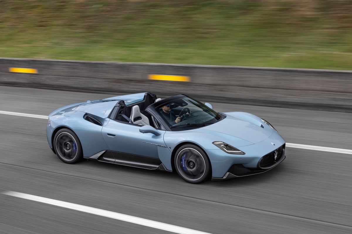 180660-maserati-mc20-cielo-9.jpg