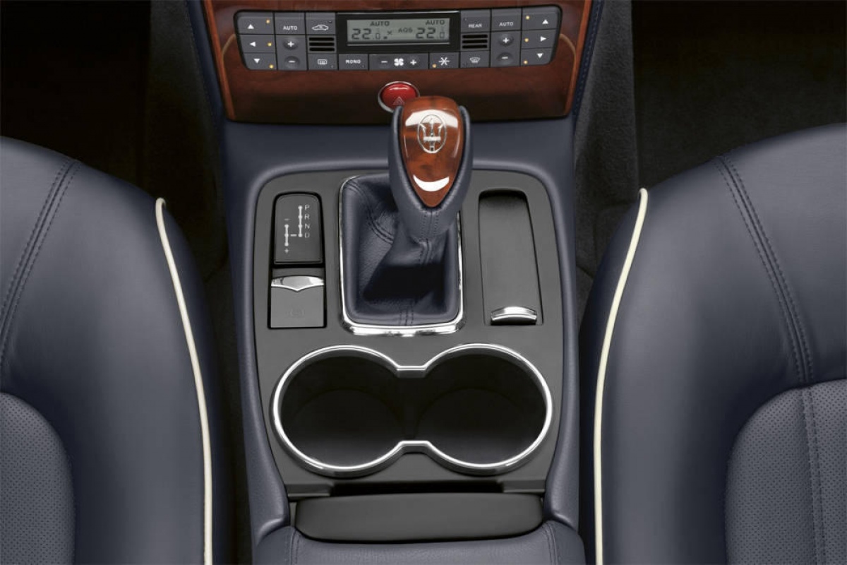 Maserati presenteert Quattroporte automaat