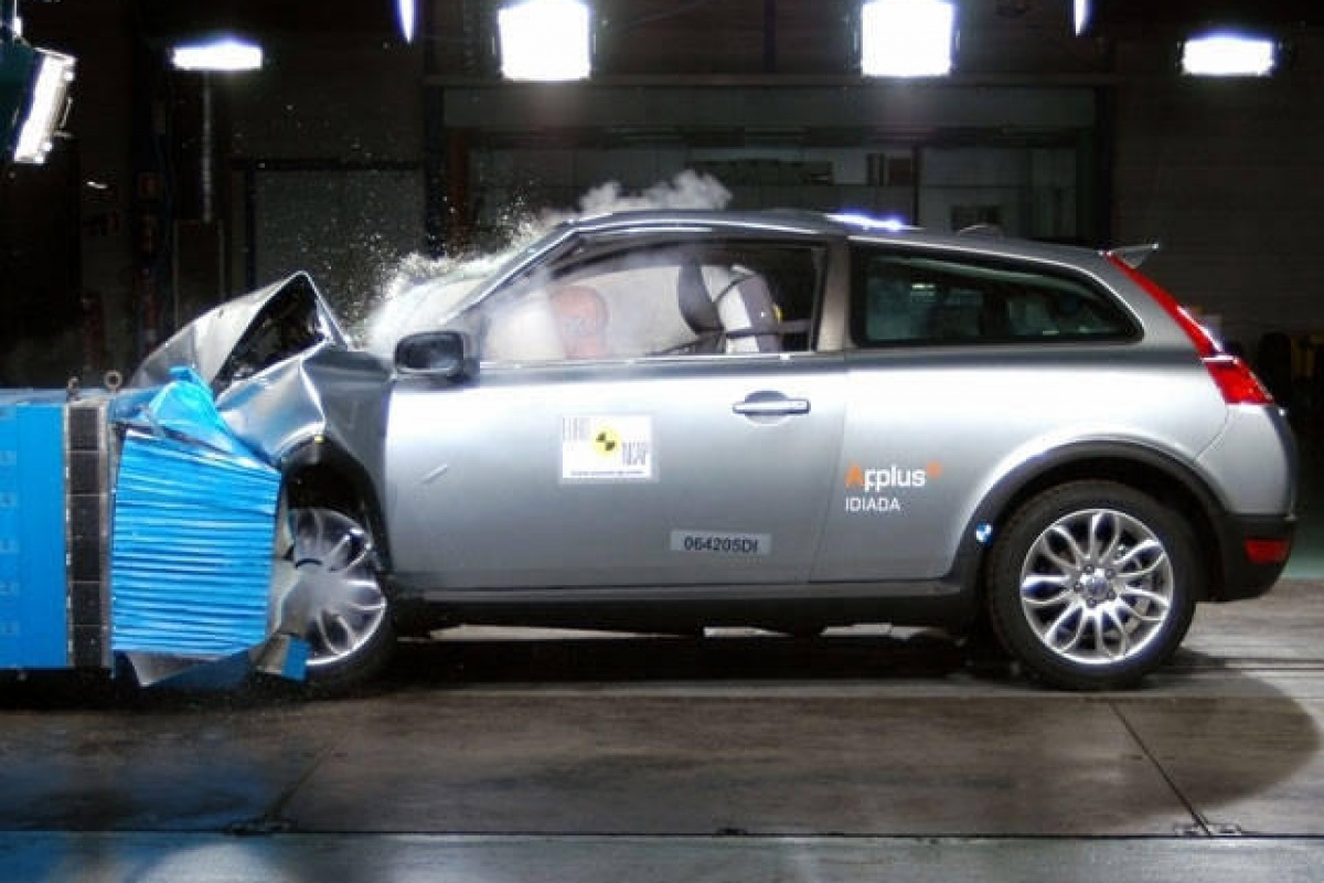 Chrysler Voyager shockeert EuroNCAP