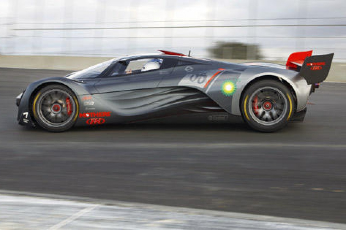 Mazda Furai in vol ornaat