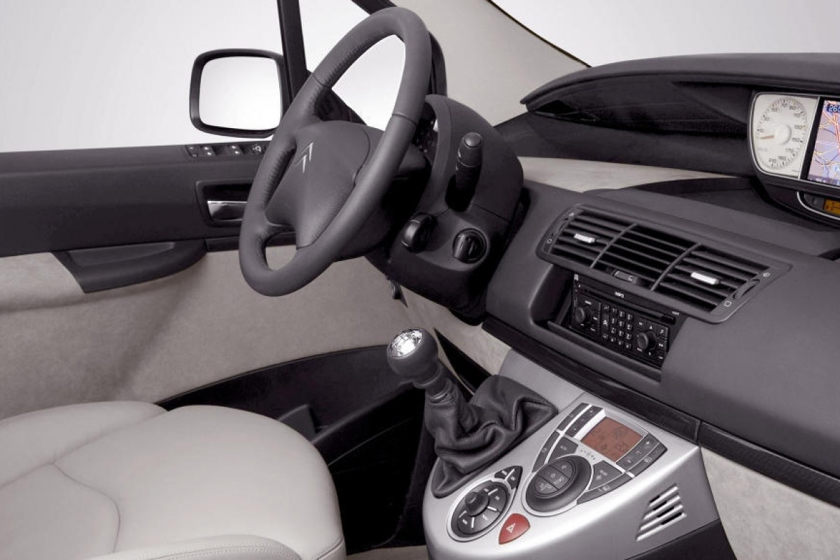 Citroën C8: nieuwe look, aangepast interieur
