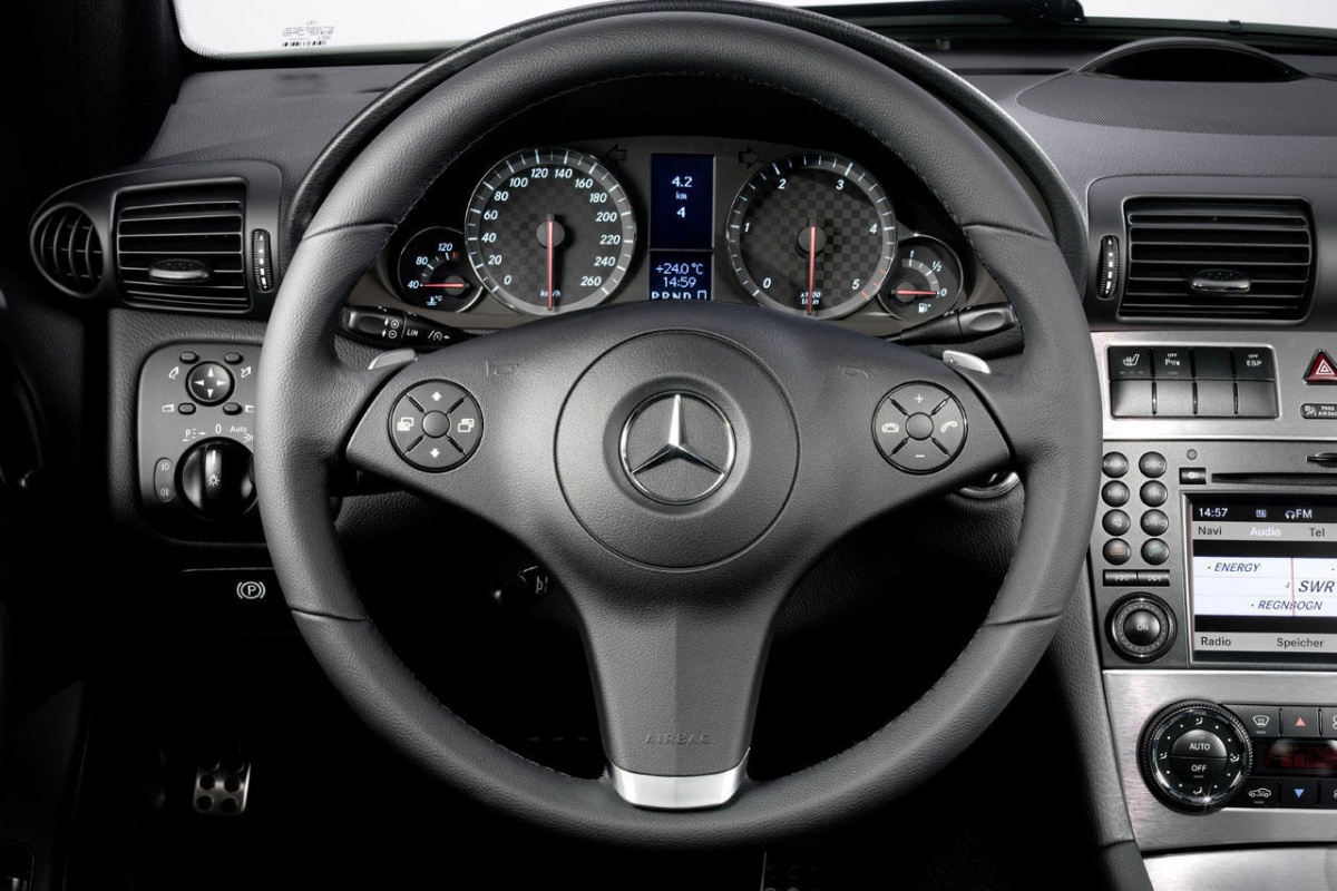 Mercedes CLC helemaal naakt