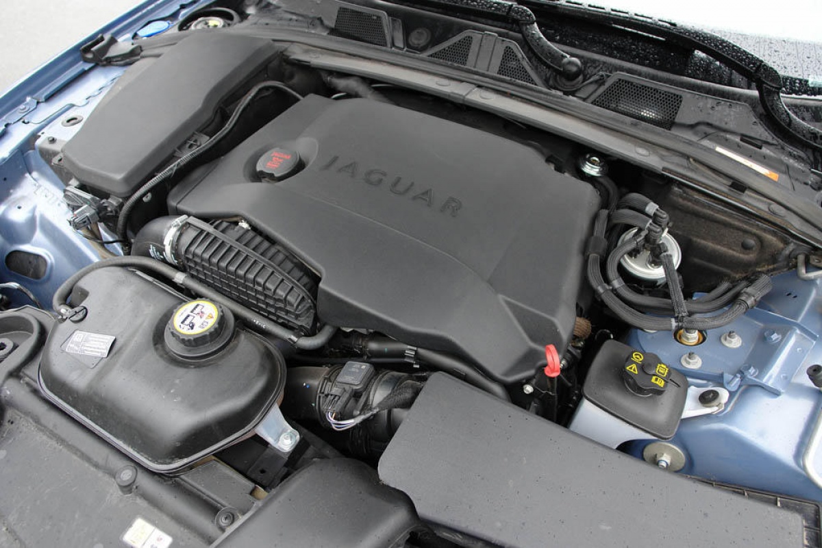 Jaguar XF 2.7D & 3.0 V6