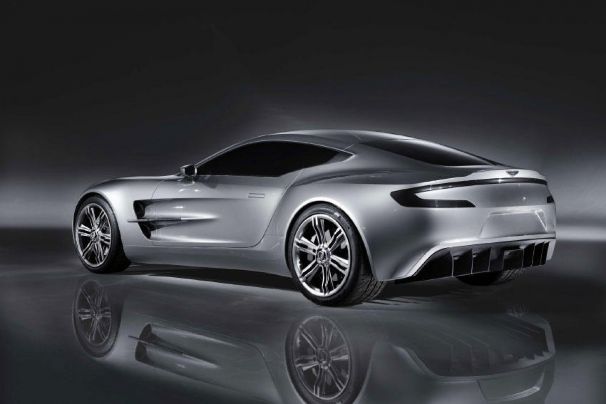 Aston Martin One-77 wordt breed en kort
