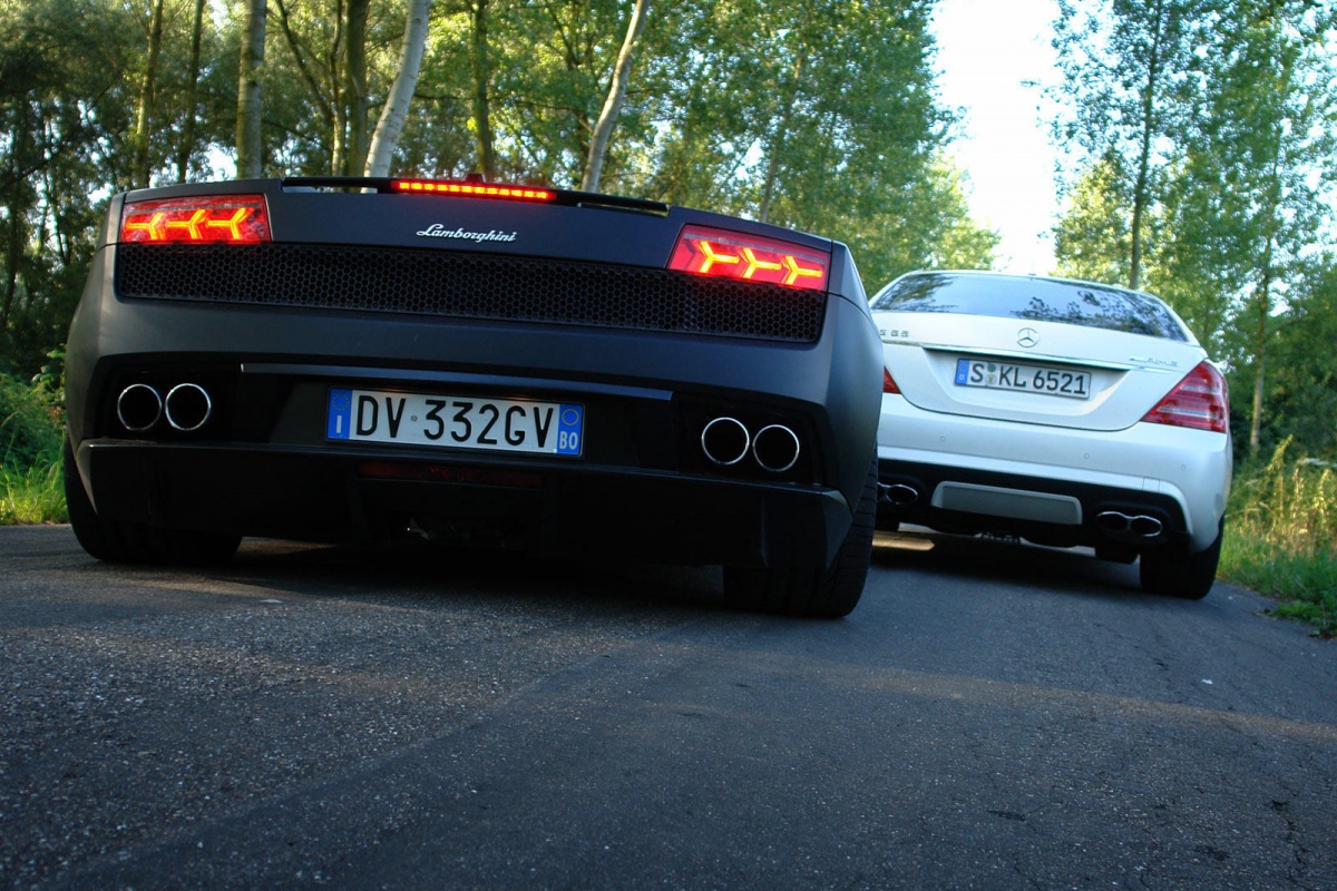 Lamborghini Gallardo vs Mercedes S65 AMG