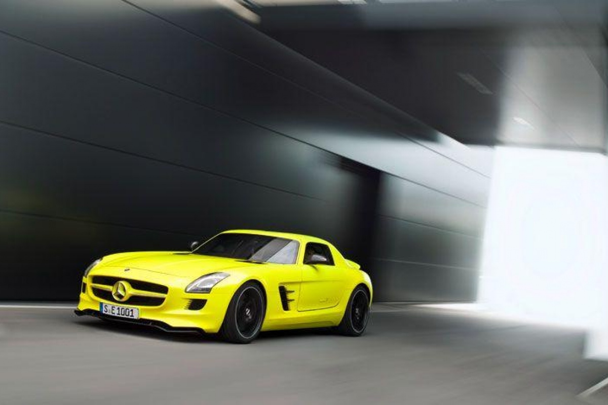 Mercedes SLS AMG E-Cell rijdt al