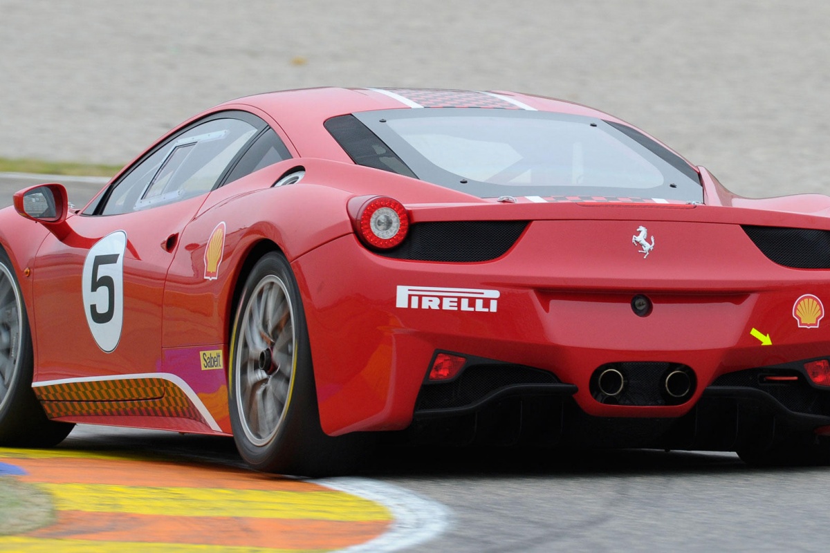 Une Ferrari 458 en mode de course