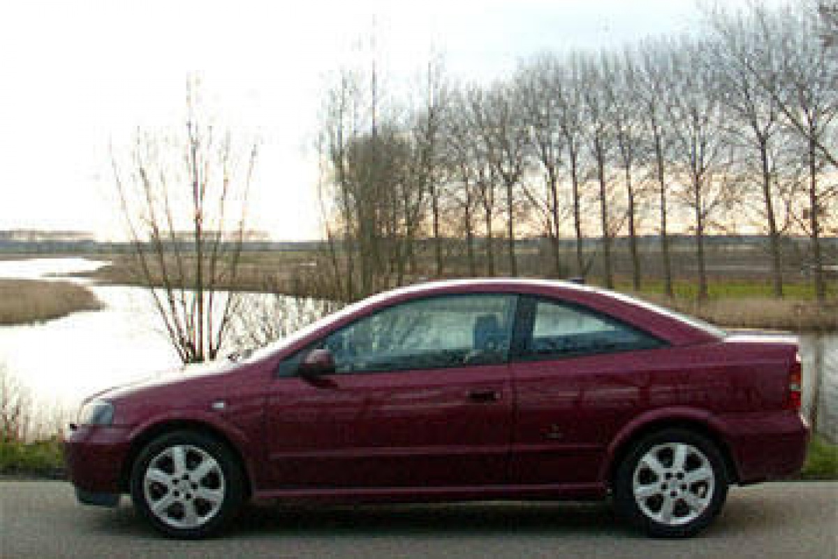 Opel Astra Coupé  2.2 Bertone Edition