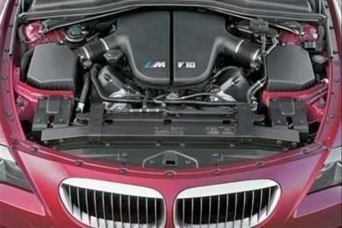 BMW's 5-liter V10 is de 'Motor van het Jaar'