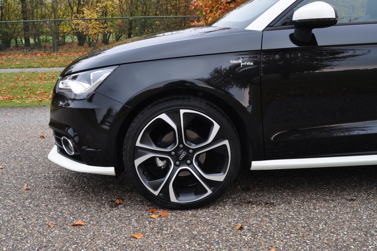 Audi A1 1.6 TDI BlackWhite