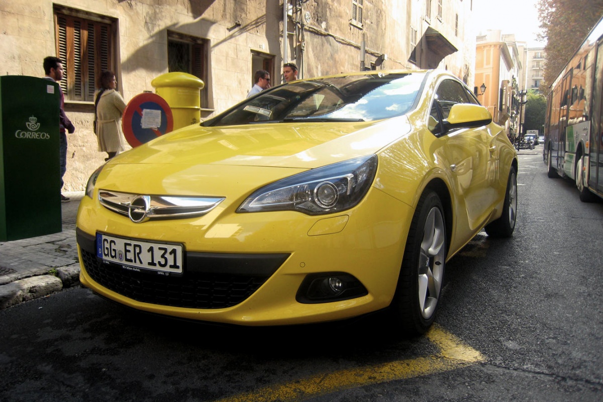 Opel Astra GTC 1.6 Turbo