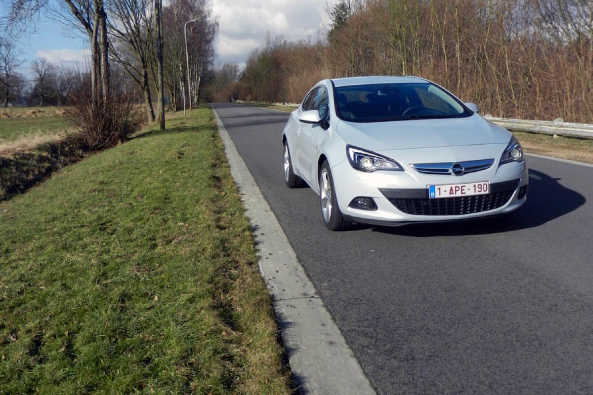 Opel Astra GTC 2.0 CDTI