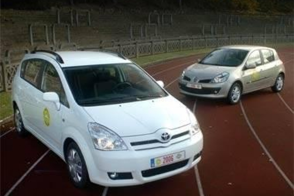 Clio en Corolla Verso zijn VAB-Gezinswagens 2006