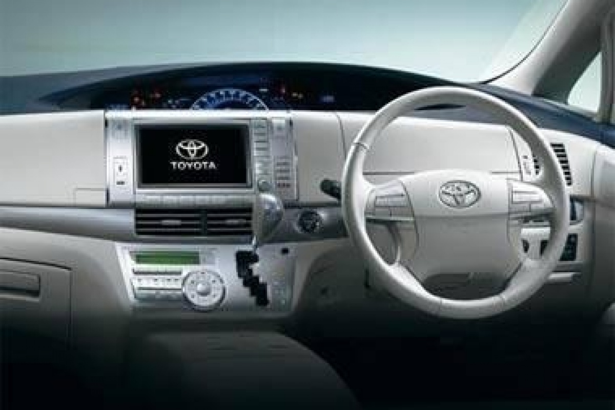 Toyota Estima is hybride monovolume