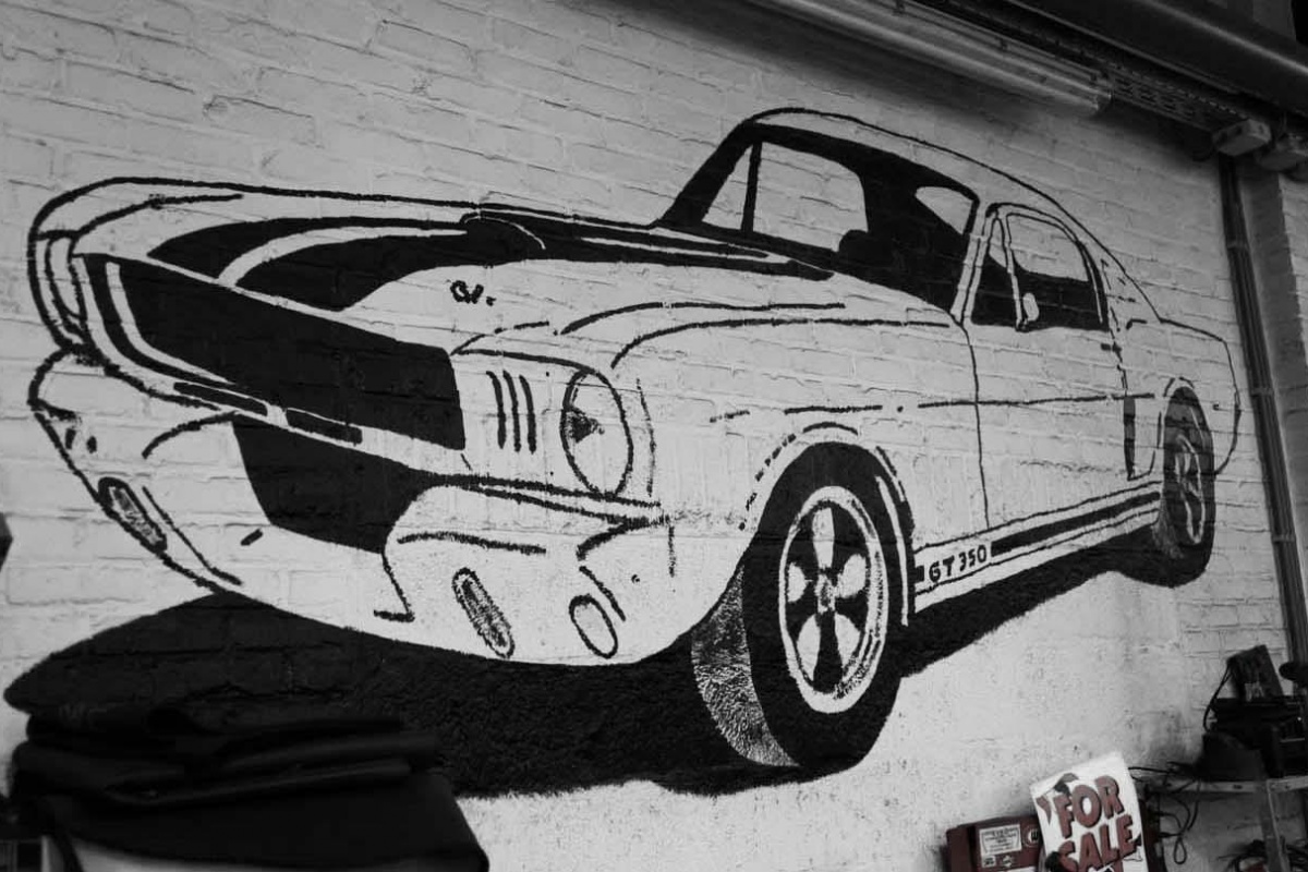 Een blik in The Mustang Garage