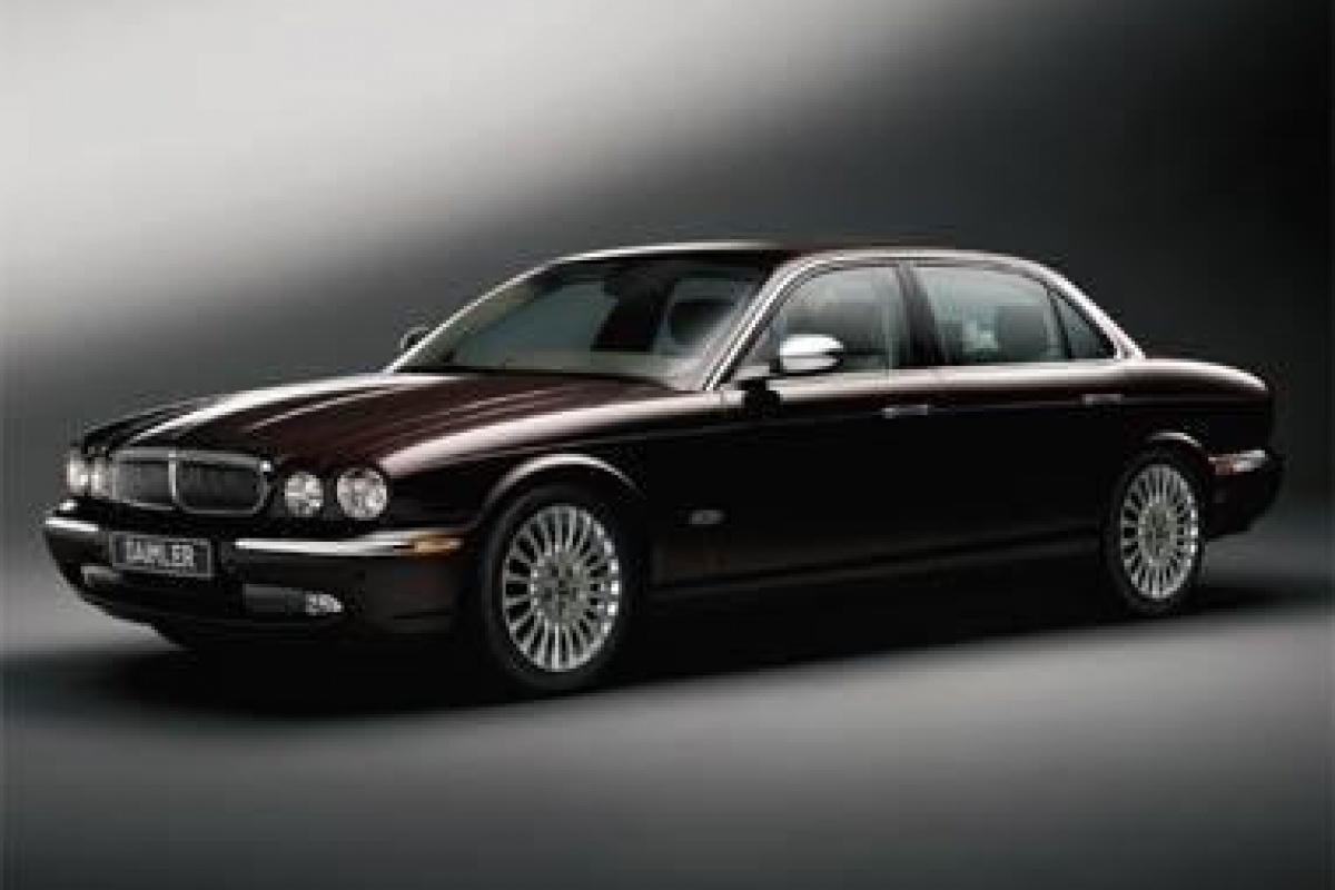 Jaguar reanimeert Daimler met Super Eight
