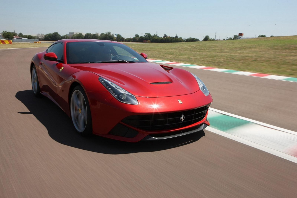 Ferrari verder in opmars