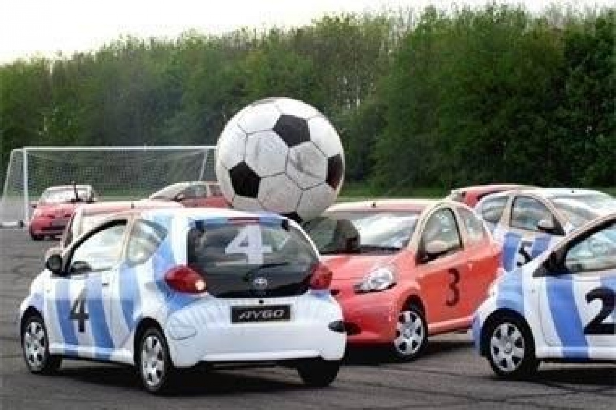 Potje voetbal met Toyota Aygo