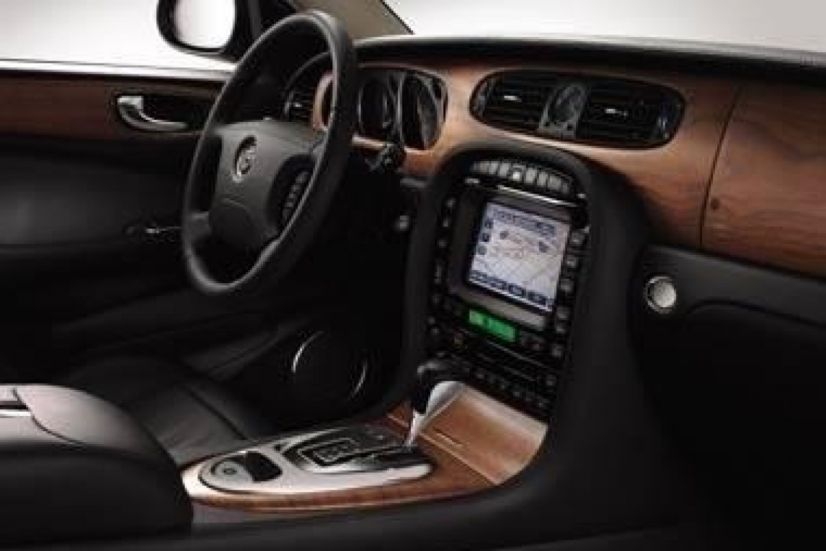 Jaguar Super V8 Portfolio