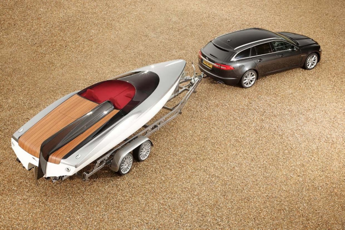 Jaguar Speedboat et XF Sportbrake forment un couple