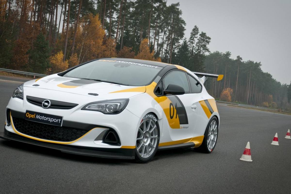 Opel Astra OPC en version course