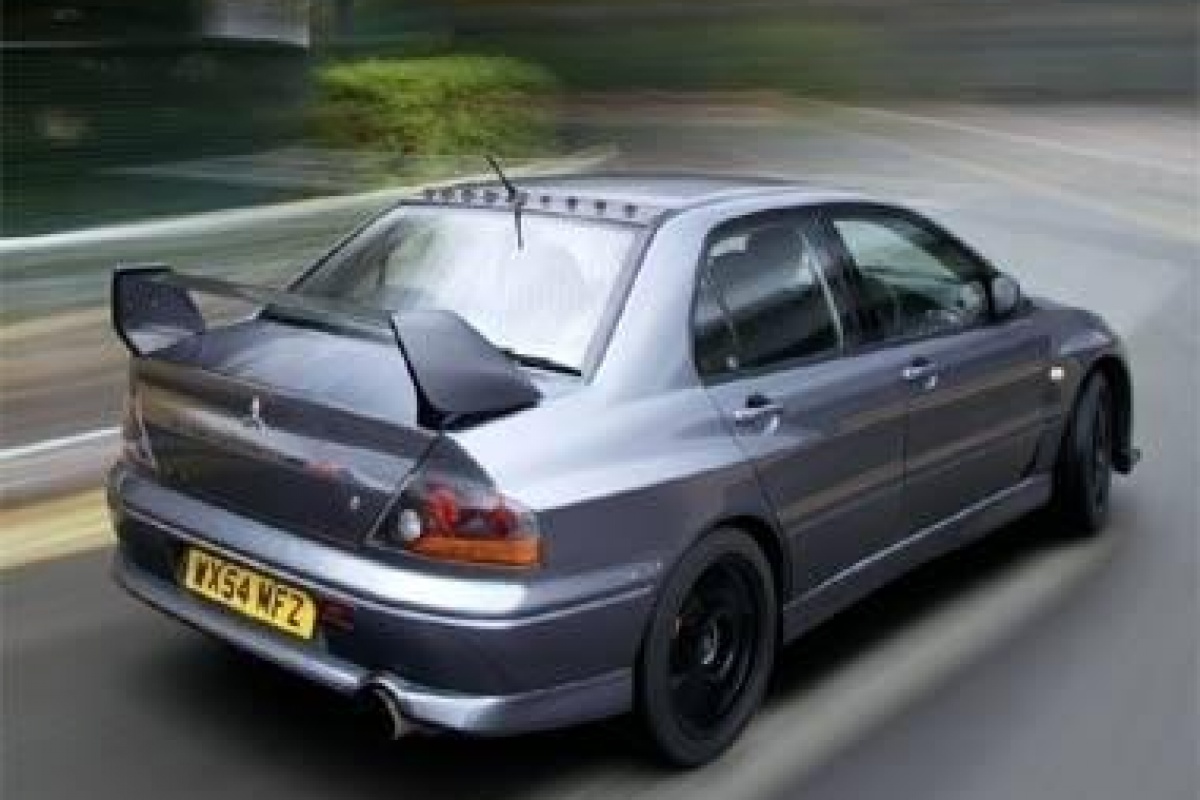 Grof: Mitsubishi Lancer EVO VIII MR FQ-400