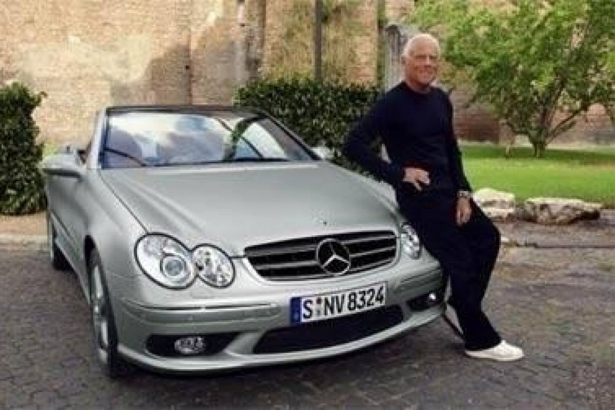 Giorgio Armani kleedt Mercedes CLK