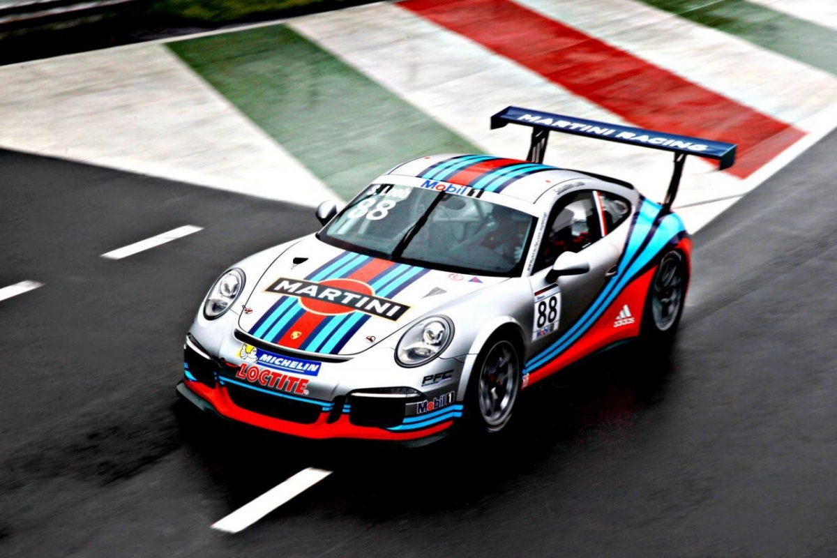 Loeb achter het stuur van Martini-Porsche
