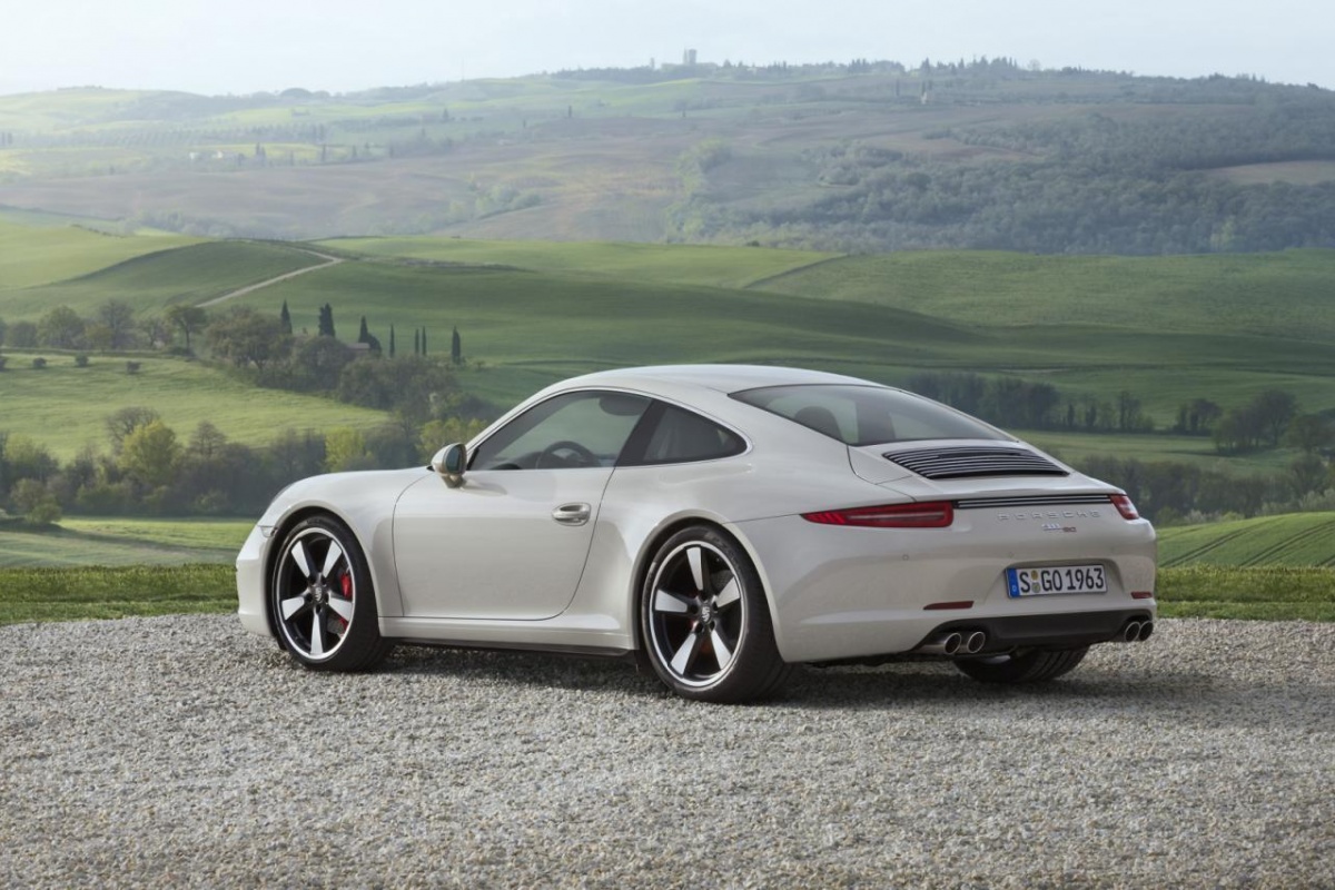Verplicht nummer: jubileumeditie Porsche 911 50