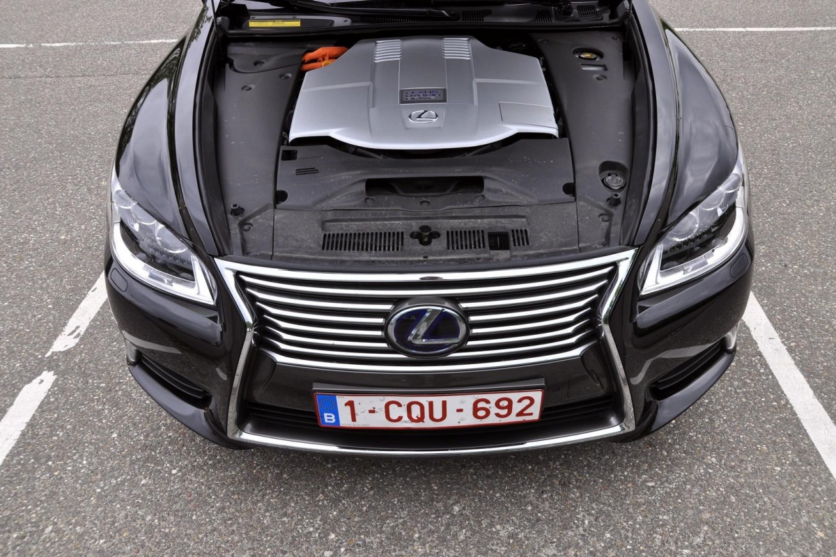 Lexus LS 600h President