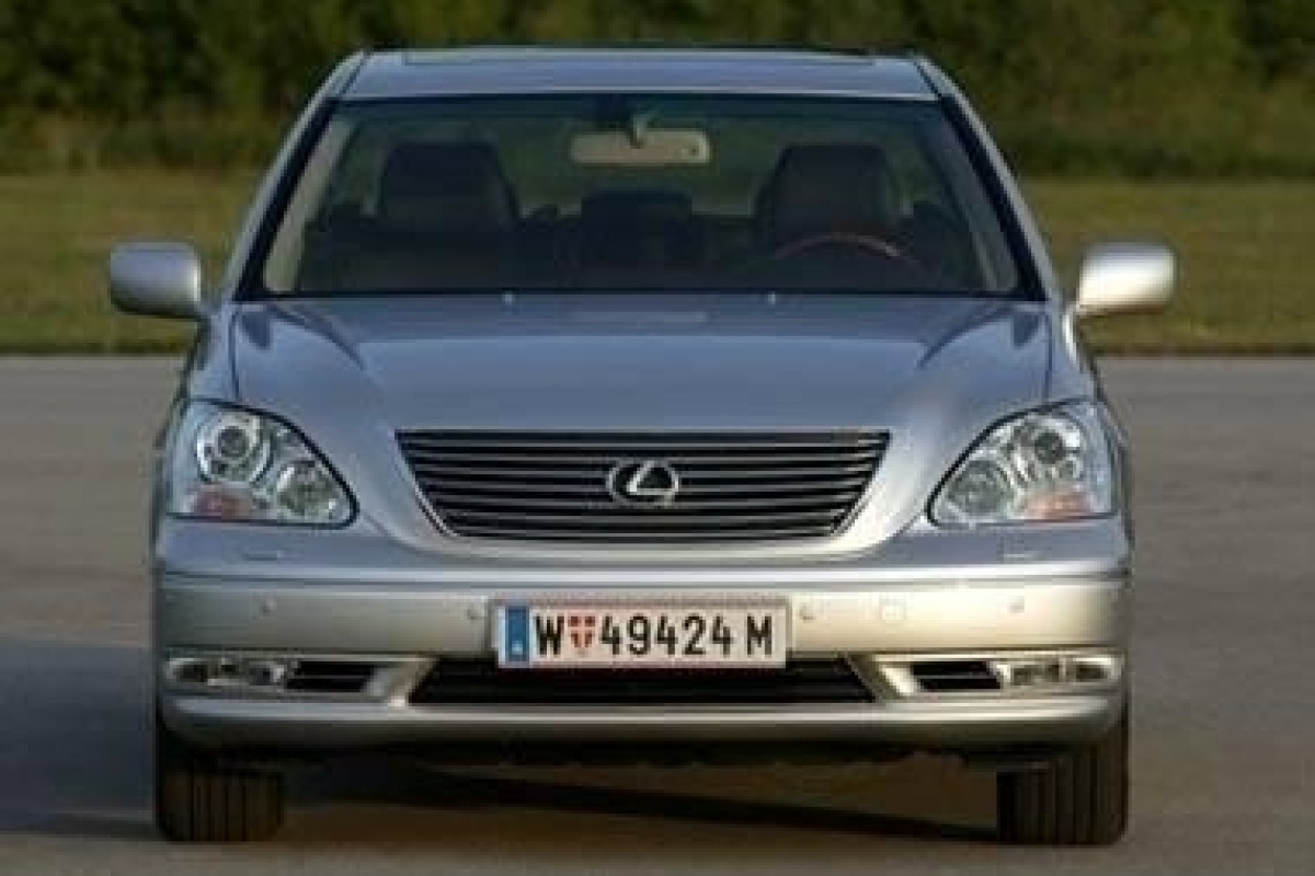 Vernieuwde Lexus LS430