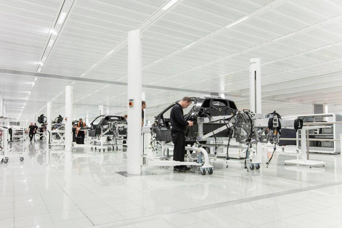 McLaren P1 production