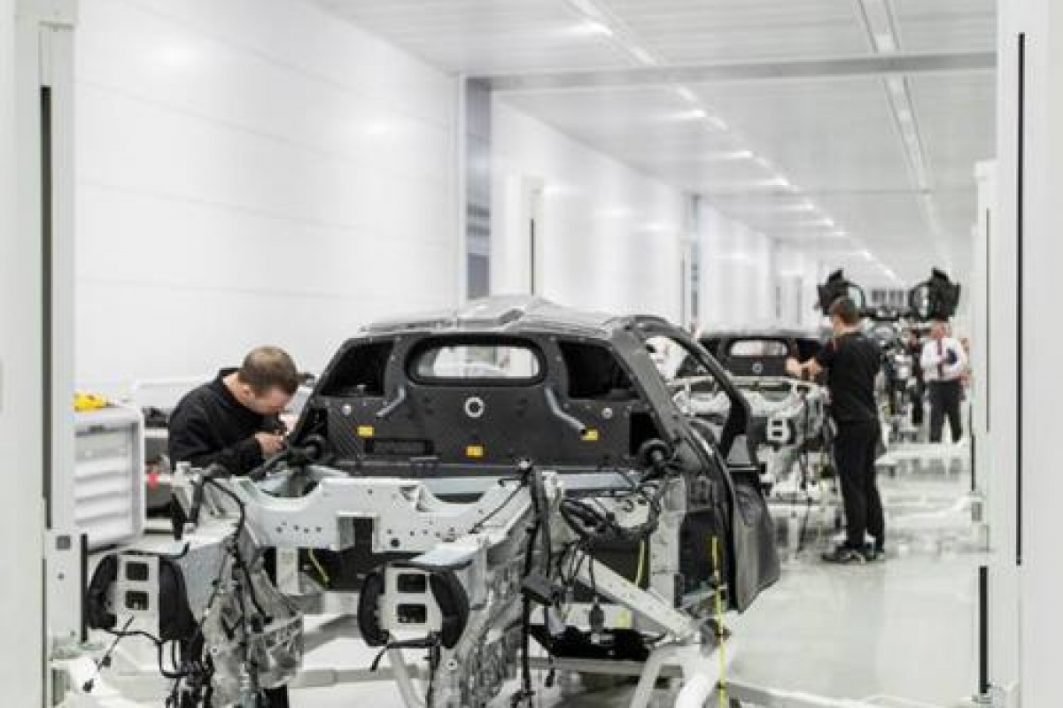 McLaren P1 production