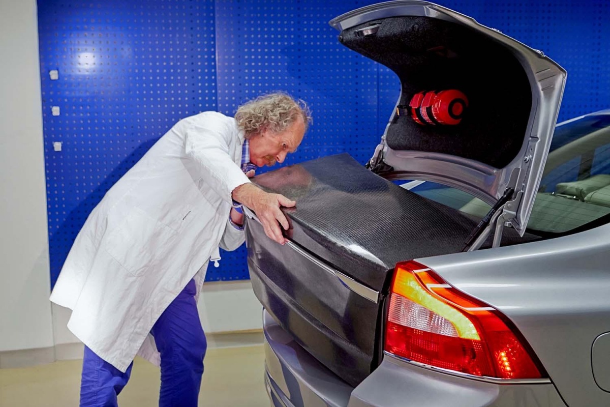 Volvo slaat energie op in koetswerkpanelen