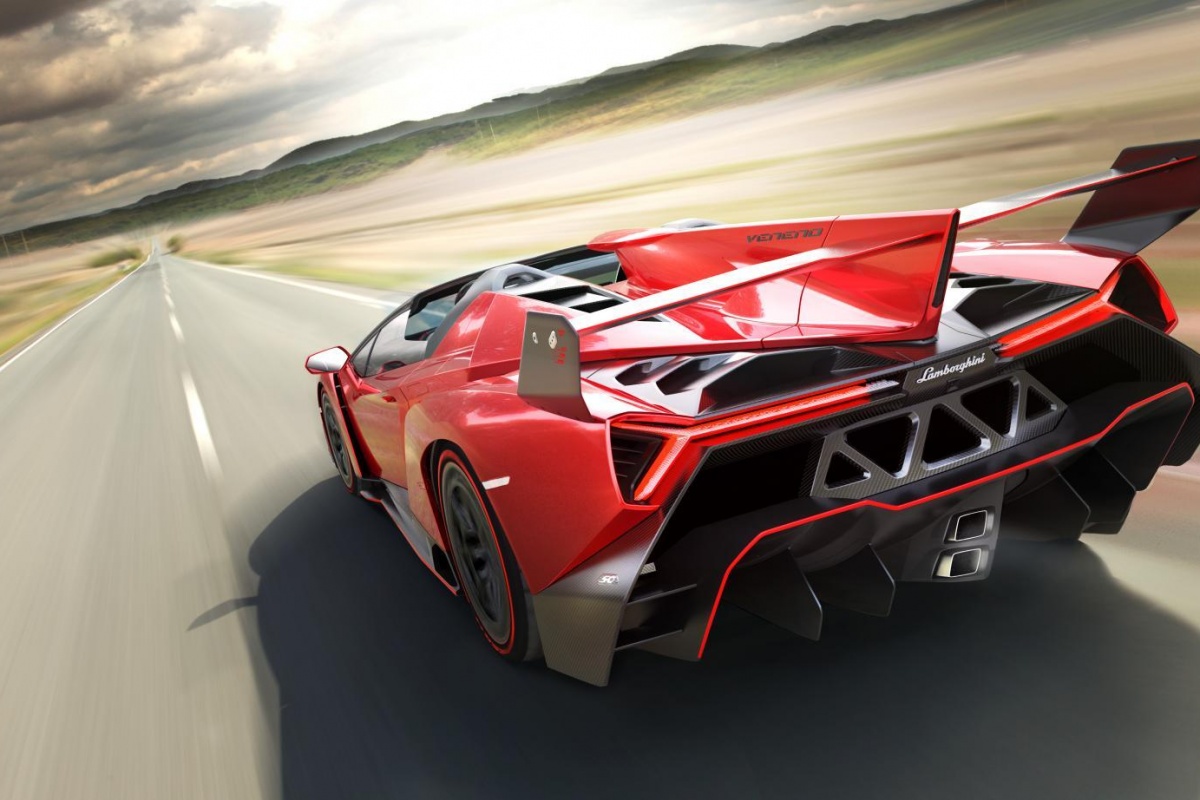 Lamborghini Veneno Roadster uit de kleren