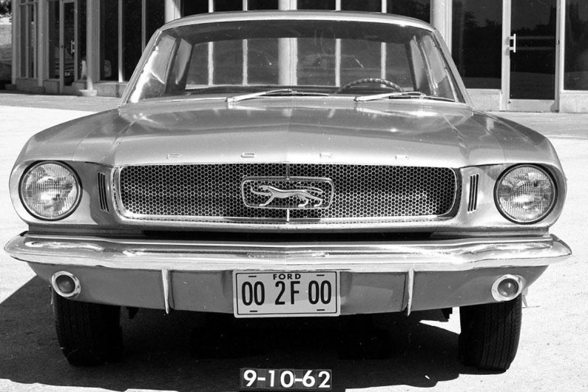 Mustang, Cougar, logo