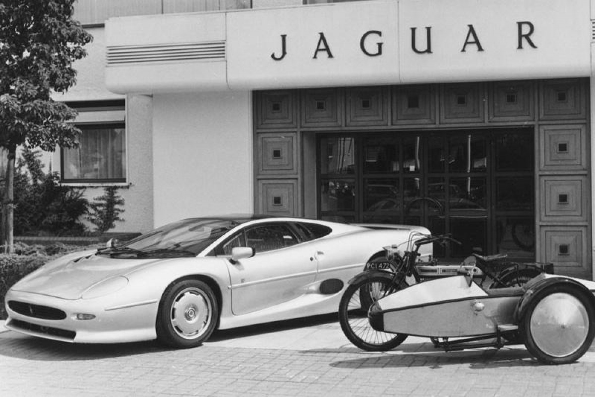 Jaguar XJ220